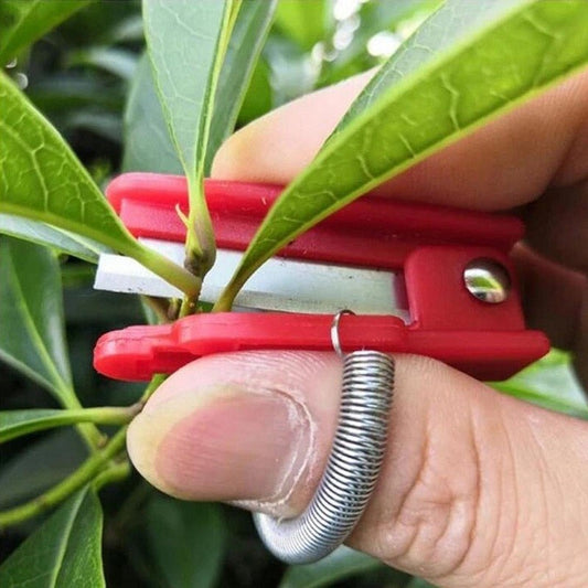 Harvesting thumb knife with stainless steel blade