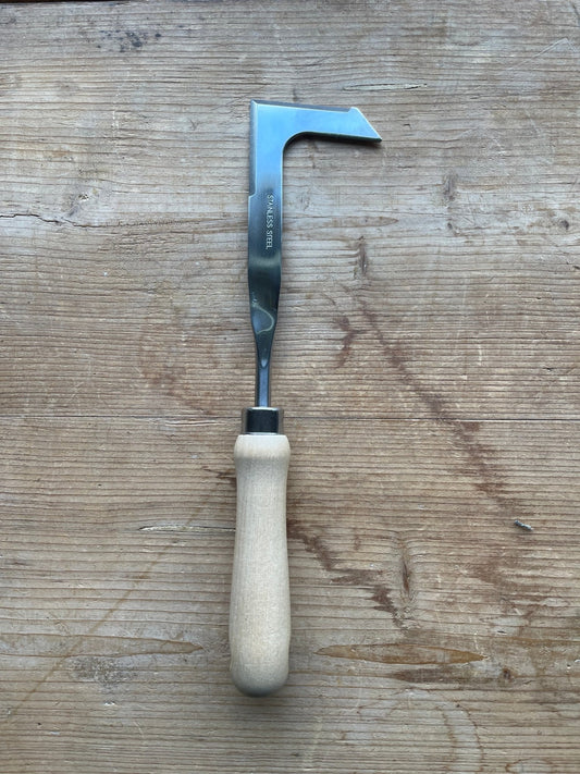 Stainless steel L-blade crack and crevice weeder with hardwood handle
